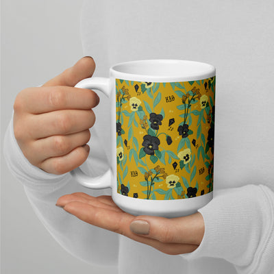 Theta pansy floral mug in gold in 15 oz size