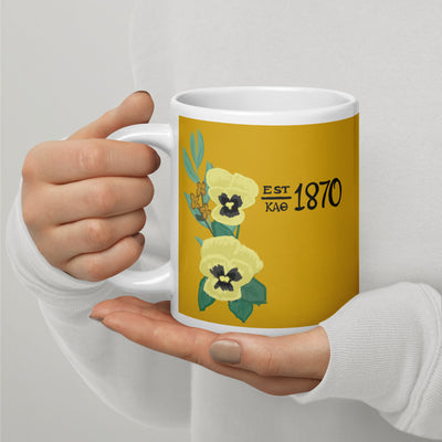 Kappa Alpha Theta 1870 Gold Sorority Mug in 20 oz size in model's hands