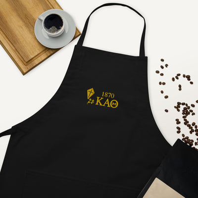 theta embroidered kite apron in setting