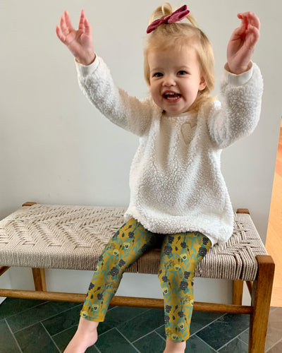 Kappa Alpha Theta Pansy Floral Print Kid's Leggings, Gold on child model